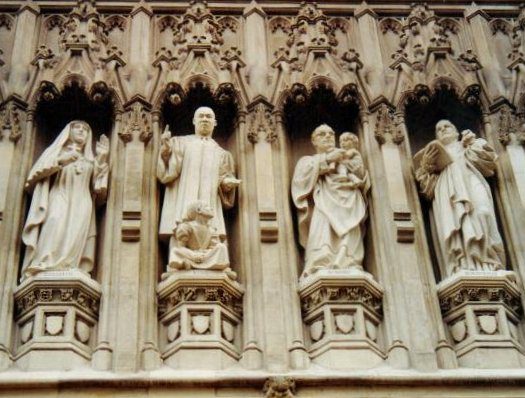 Westminster Abbey's 20th Century Martyrs. (By photographer- T.Taylor - Public sculpture, CC BY-SA 3.0, Link.)