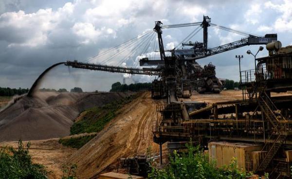 bucket wheel excavator, useful in dealing with large piles of hypocrisy