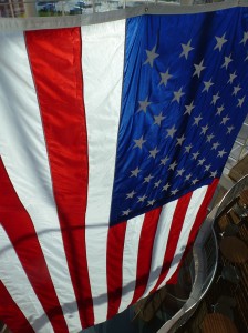 800px-Flag_of_the_United_States_at_the_Flint_Hills_Discovery_Center_in_Manhattan,_KS