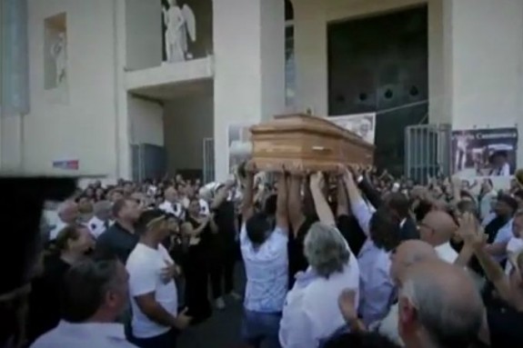 Screenshot_of_the_funeral_of_Vittorio_Casamonica_1