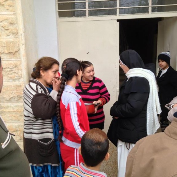 srm Maria Hanna with Christian IDPs in Dohuk