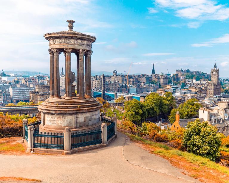 A sweeping look of Edinburgh.