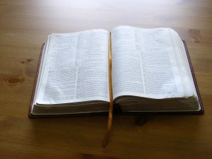 open-bible-2-1425480-1920x1440