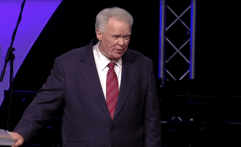Baptist leader Paige Patterson during a sermon where he comments on the "very attractive" looks of a young teenage girl and defends such actions as "just being biblical." Screenshot via Youtube.