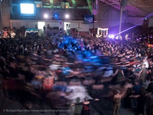 The Spiral Dance ritual. (photography by Richard Man, used with permission)
