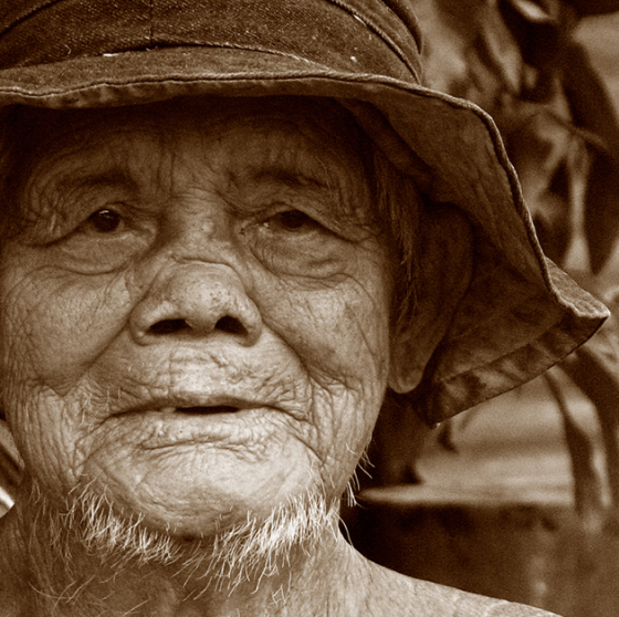 Elderly_Chinese_man,_Pulau_Ubin,_Singapore_-_20070225