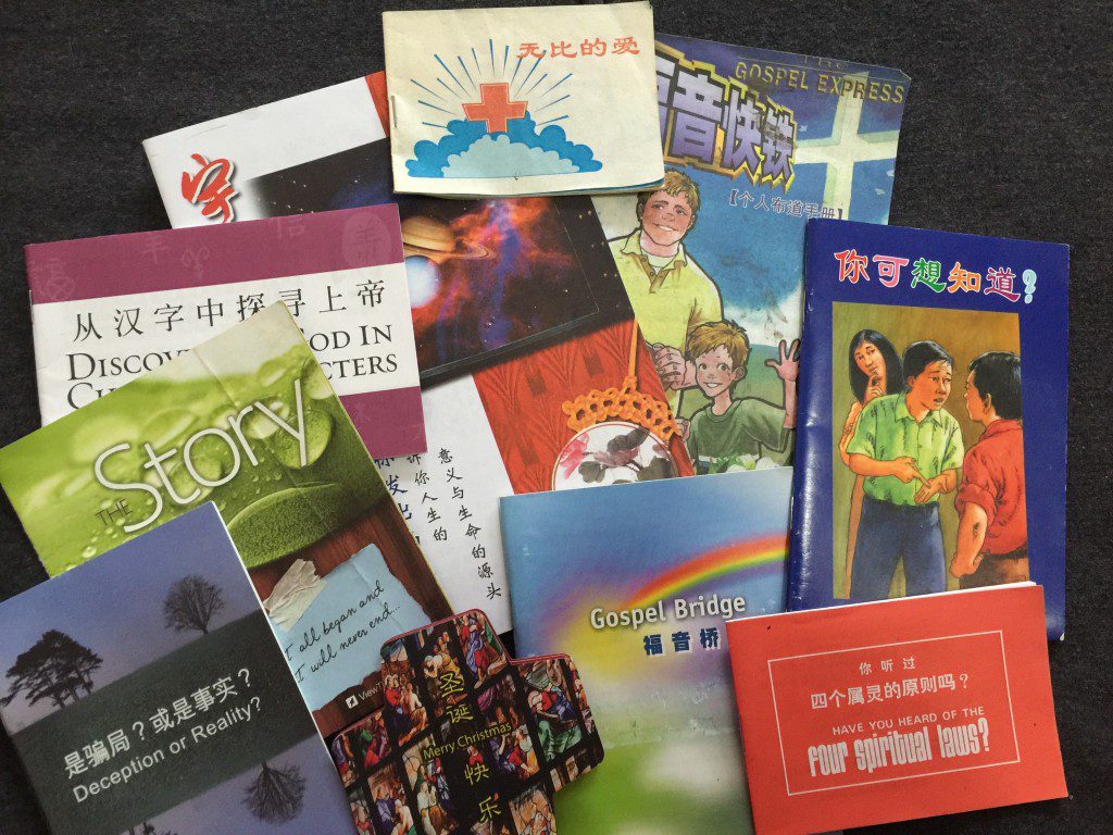 Various Gospel Tracts (Chinese and English)