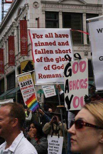 Seattle_gay_parade-protesters-e1485784930257.jpeg