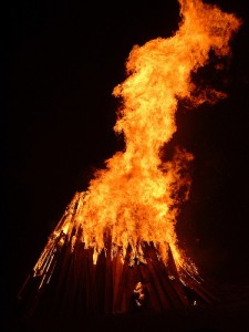 bonfire, big flame
