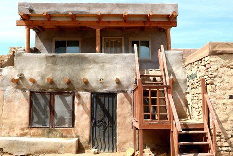 An adobe home in the Acoma Pueblo (Bob Sessions photo)