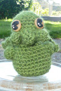 English: Homemade Cthulhu, adapted from pattern in Creepy and Cute Crochet By Bastique (Own work) [CC BY-SA 1.0 (http://creativecommons.org/licenses/by-sa/1.0)], via Wikimedia Commons