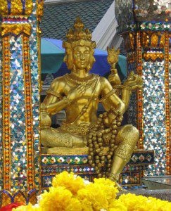 Four-faced Brahma statue Phra Phrom at the Erawan Shrine, Bangkok, Thailand. By No machine-readable author provided. TongJar322~commonswiki assumed (based on copyright claims). [CC BY-SA 2.5 (http://creativecommons.org/licenses/by-sa/2.5)], via Wikimedia Commons