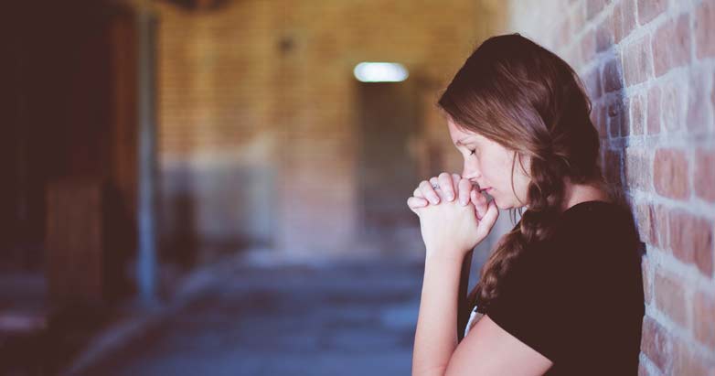woman-pray-las-vegas-tragedy-patheos