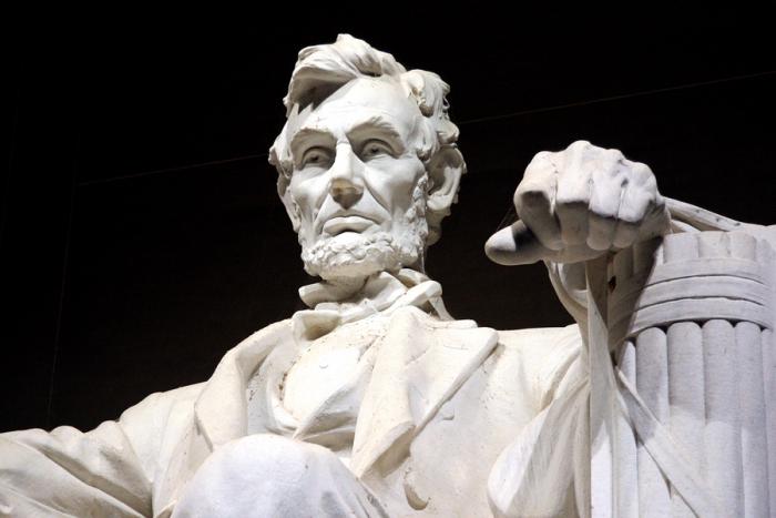 closeup of lincoln memorial in washington dc