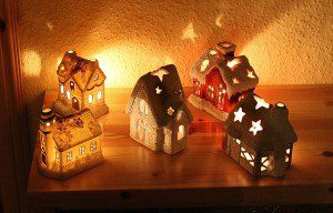 candles-houses-547346_640