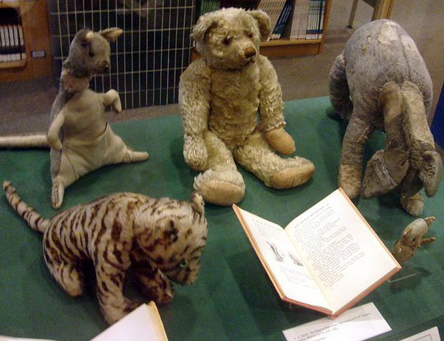 Winnie_the_Pooh_toys_cropped