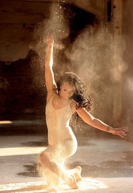 dancer-1284220_640