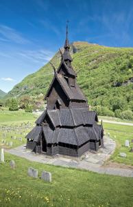 Borgund_Stave_Church_in_Lærdalen,_2013_June