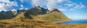 Mountain_massif_of_Fjølhaugen_at_Knutevika_in_Senja,_Troms,_Norway,_2015_September