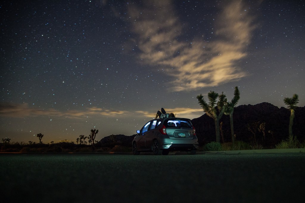 This is cool, being alone, in the desert, just me, here, alone, mobile | Photo via Josh Willink at www.pexels.com/u/josh-willink-11499/