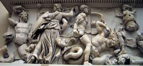 Hekate fights Klytios.