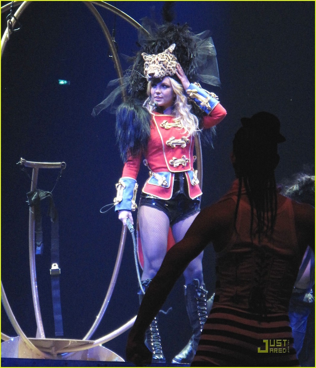 Britney-Circus-Tour-britney-spears-4616068-1048-1222