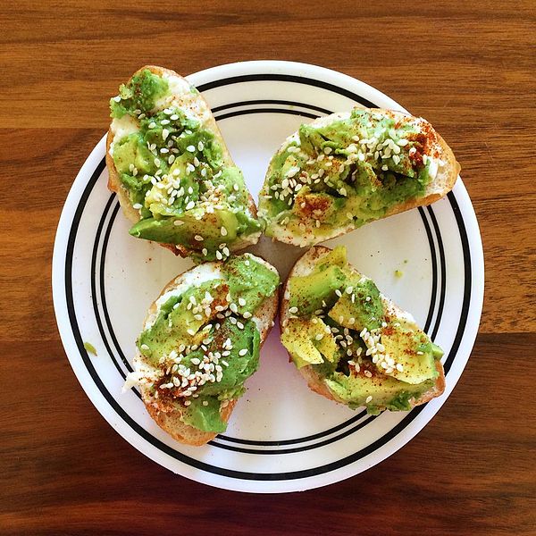  Description English: Four pieces of avocado toast on a plate. Date 2 October 2016 Source Own work Author Jami430 (CC BY-SA 4.0)