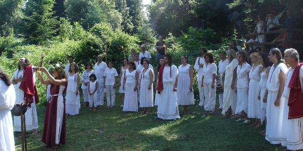 Hellen ritual performed by members of the YSEE, Supreme Council of Ethnikoi Hellenes.  From WikiMedia.  CC License.  