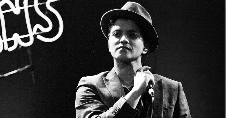 Bruno Mars Opens Vegas Shows With Prayer And The Cross