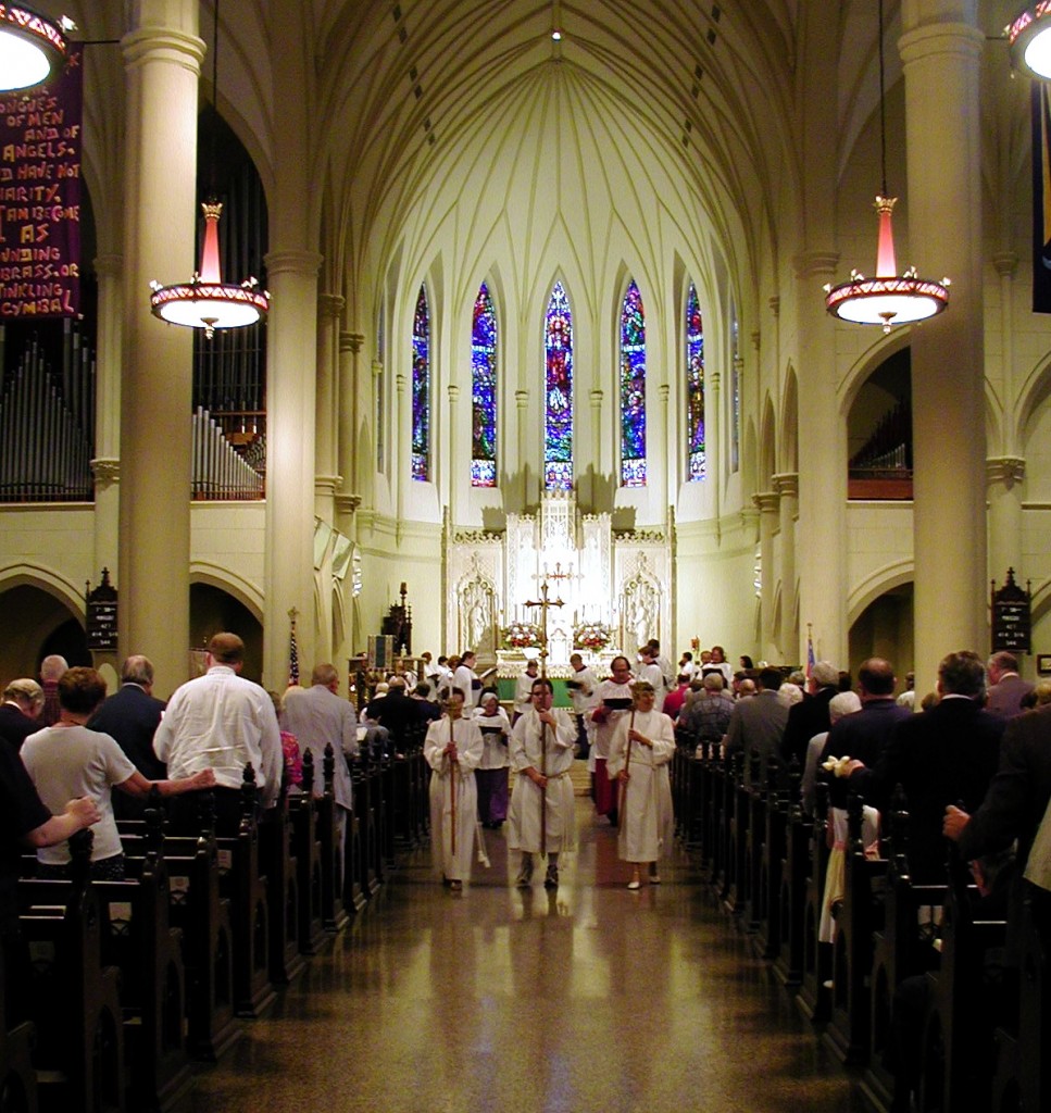 Recessional at St Mary's Episcopal Cathedral, Memphis, Tennessee- by Gary Bridgman (Procession_at_St._Marys_Episcopal_Cathedral.jpg) [CC BY 2.5/3.0 (https://creativecommons.org/licenses/by/2.5/deed.en and https://creativecommons.org/licenses/by-sa/3.0/deed.en), via Wikimedia Commons
