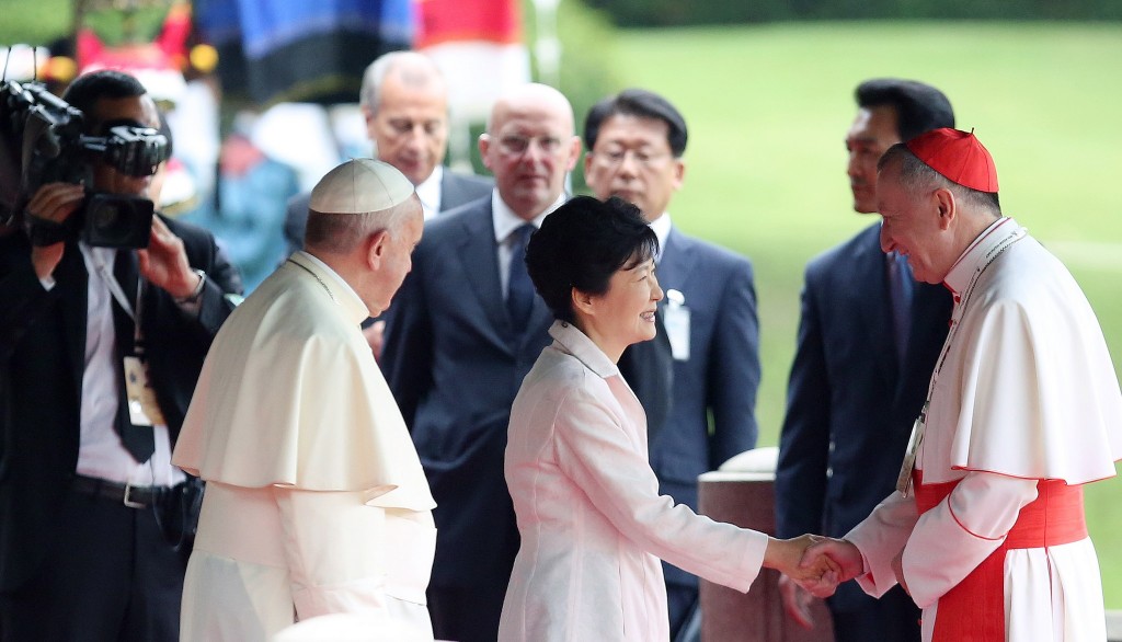 Park Geun-hye shakes Cardinal Parolin's hand with Pope Francis - by Korea.net/Korea Culture and Information Service (Photographer Name) [CC Attribution 2.0 Generic (https://creativecommons.org/licenses/by/2.0/)], via Wikimedia Commons 