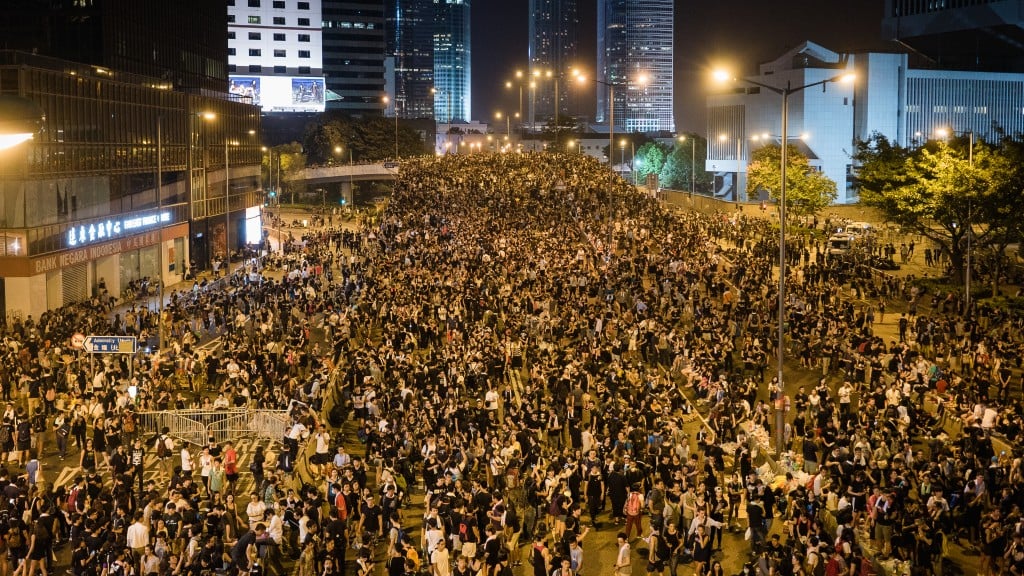 Umbrella Movement in Hong Kong - by Pasu Au Yeung (Hong_Kong_Umbrella_Revolution_) [CC BY 2.0 (https://creativecommons.org/licenses/by/2.0/deed.en)], via Wikimedia Commons