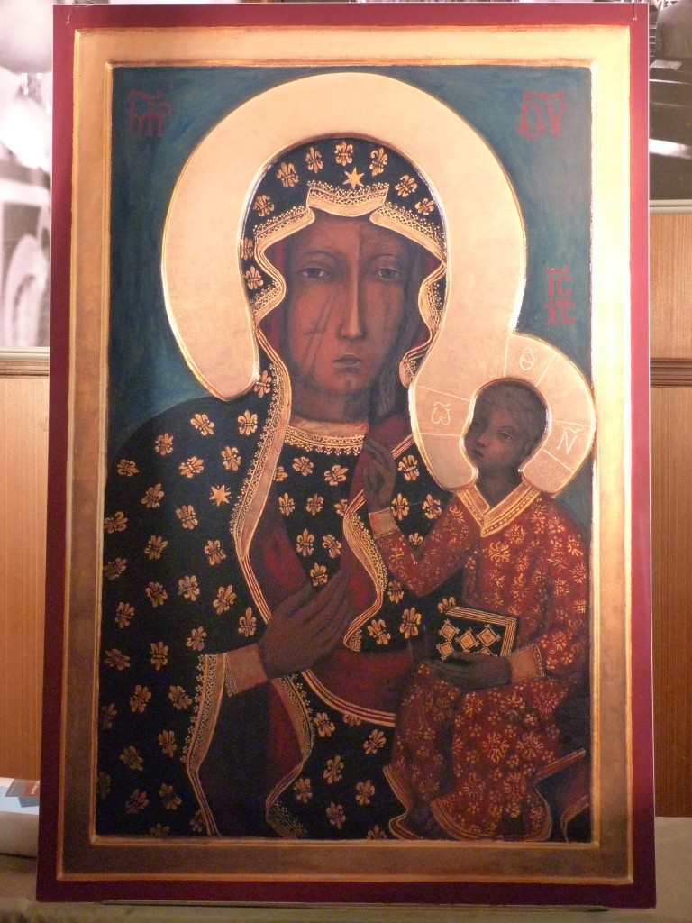 Black Madonna of Częstochowa - by Derzsi Elekes Andor (Fekete_Madonna.jpg) [CC BY-SA 3.0 (https://creativecommons.org/licenses/by-sa/3.0/deed.en), via Wikimedia Commons