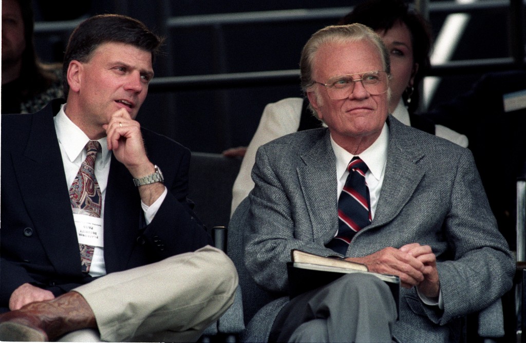 Franklin and Billy Graham, in Cleveland Stadium, in Cleveland Ohio, in June 1994 - by Paul M. Walsh (Billy_Graham.jpg) (CC BY-SA [https://creativecommons.org/licenses/by/2.0/deed.en]), via Wikimedia Commons