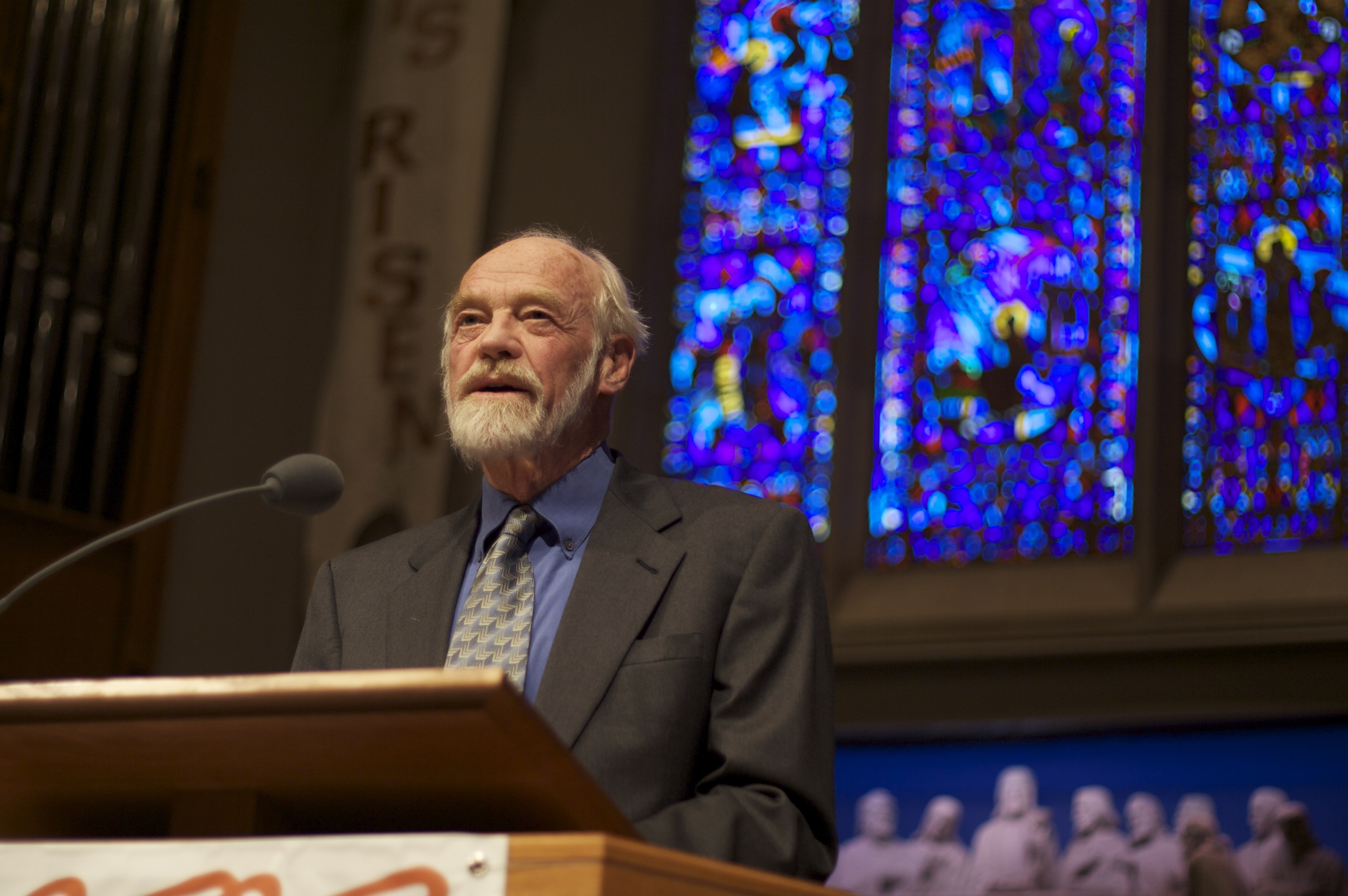 Eugene Peterson lecture at University Presbyterian Church in Seattle, Washington sponsored by the Seattle Pacific University Image Journal - by Clappstar, 16 May 2009 (Eugene_Peterson.jpg) (CC BY 3.0 [https://creativecommons.org/licenses/by/3.0/deed.en]), via Wikimedia Commons