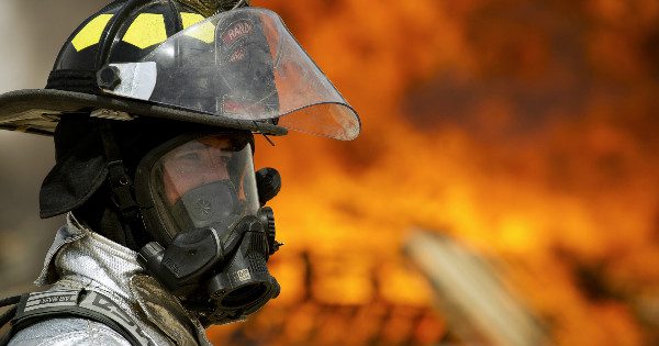 firefighter-660613_1920