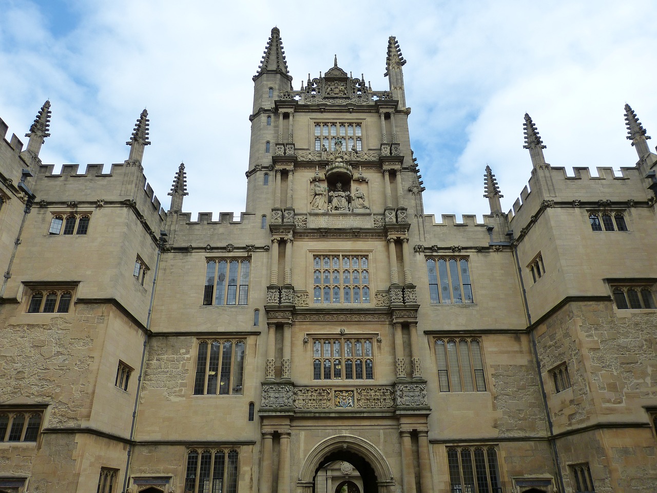 oxford-700812_1280