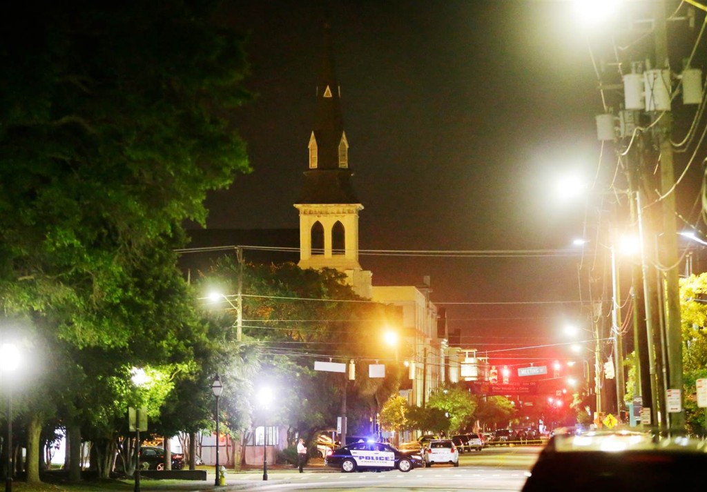 150618-charlestone-church-jpo-452a_8217df5d534a4c5ea9426e4eaa719631.nbcnews-ux-2880-1000