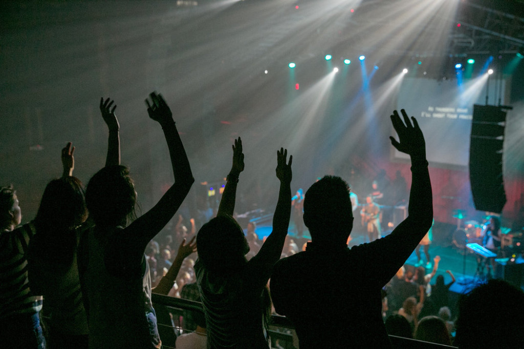 HILLSONG-master1050