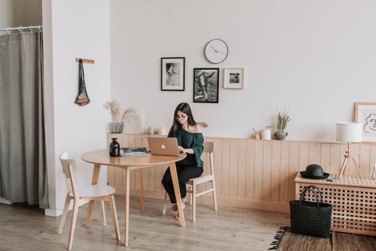 New Poll Confirms Full-Time Office Work is a Thing of the Past - Vimarsana News