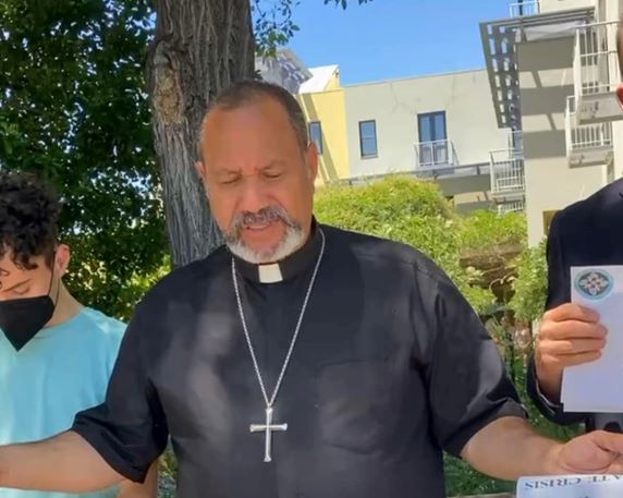 Rev. Nelson Rabell-Gonzalez praying