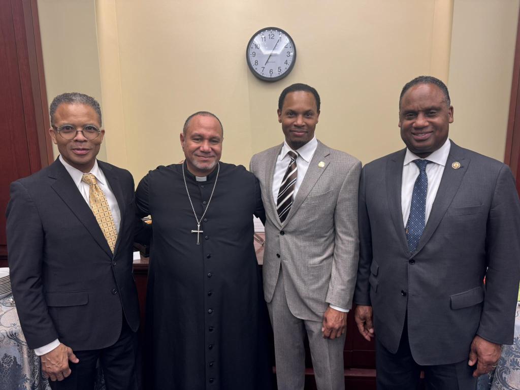 Rev. Nelson Rabell Gonzalez with family members of the late Rev. Jesse Jackson