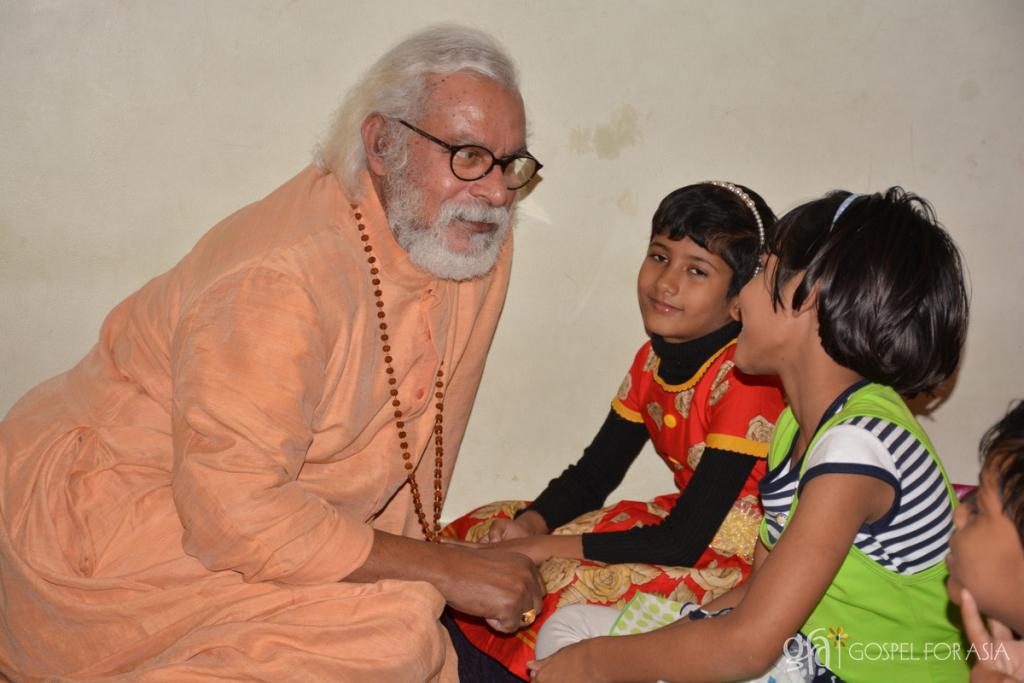 home for girls rescued from the streets - KP Yohannan - Gospel for Asia