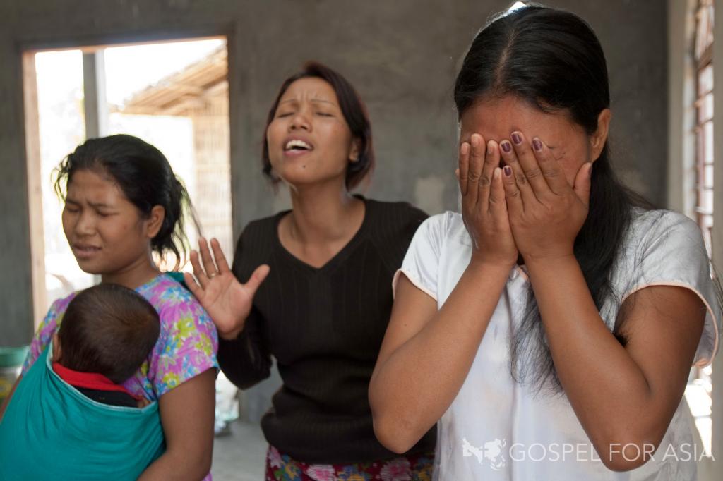 women in praise and prayer - KP Yohannan - Gospel for Asia