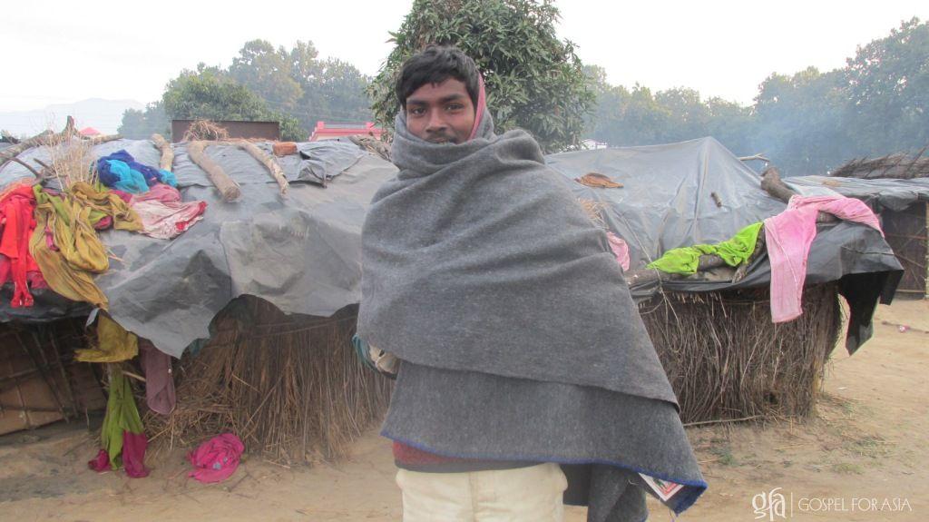 Slum Dwellers Suffer the Most Without Blankets to Keep Warm - KP Yohannan - Gospel for Asia