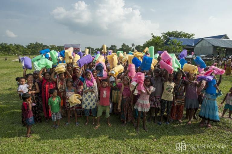 A community receives mosquito nets - KP Yohannan - Gospel for Asia