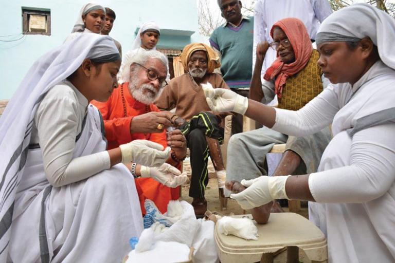 Sisters of Compassion to clean the wounds of leprosy patients - KP Yohannan - Gospel for Asia