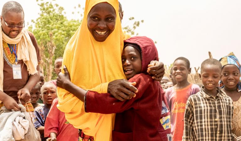 This mother is hugging her 7-year-old daughter Daoussiya tightly with a smile full of joy. This is the first time she has seen Daoussiya in four months. The young girl left home with her father to beg in Algeria as a means of living, against the mother’s will. She was caught by police during a migrant round up and was re-united with her mother in Niger. © UNICEF / Gilbertson