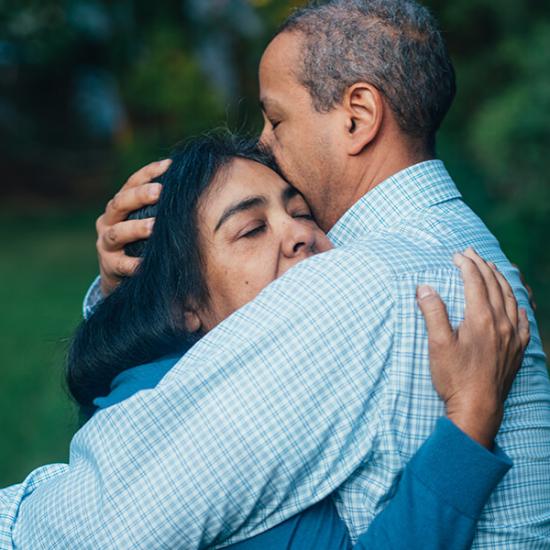 couple-hug-love-outside_credit-unsplash