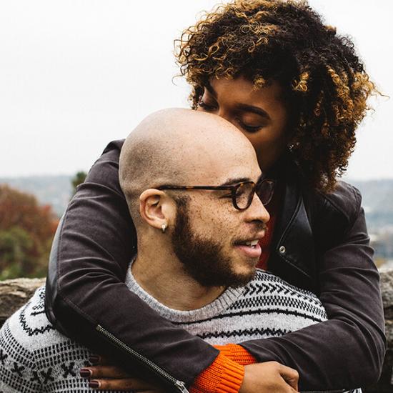 couple-hug-love-winter-outside_credit-unsplash
